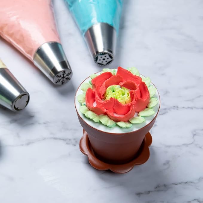 Restaurantware-Russian Piping Tip, 1 Petal Cake Decor Piping Tip - #44, Corrosion-Resistant, Stainless Steel Decorating Tip For Frosting, Dishwashable, Decorate Cupcakes, Cakes, or Cookies