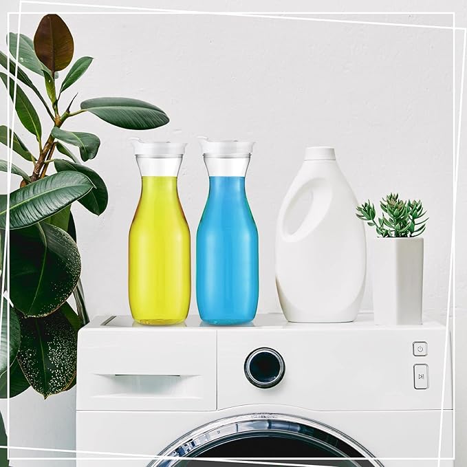 Gejoy 24 Pcs Plastic Water Carafe with Lids 32 oz Clear Juice Pitchers for Mimosa Bar Drinks Milk Iced Tea Beverage Containers for Home Restaurant School Fridge, Not Dishwasher Safe (White Cap)