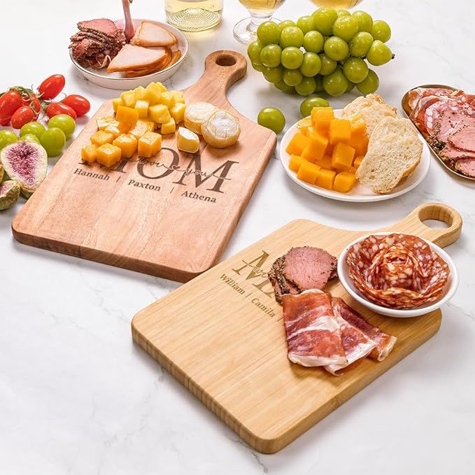 callie Personalized Cutting Board for Grandma, Mom, Wooden Chopping Board with Family Member Names, Mother's Day, Christmas, Birthday Gifts for Women (S, M, L)