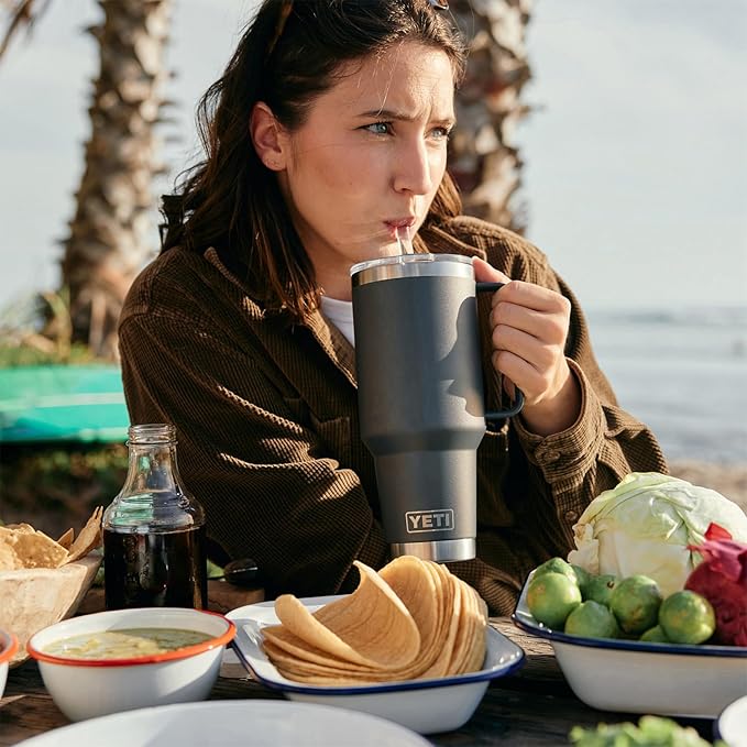 YETI Rambler 42 oz Tumbler with Handle and Straw Lid, Travel Mug Water Tumbler, Vacuum Insulated Cup with Handle, Stainless Steel, Black Forest Green