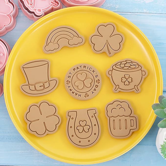 St. Patrick's Day Cookie Cutters, 8Pcs 3D Plastic Cookie Molds Cartoon Shamrock Four Leaf Clover Horseshoe Biscuit Cutters for Irish Holiday Party Baking Cutting Tool (D8)