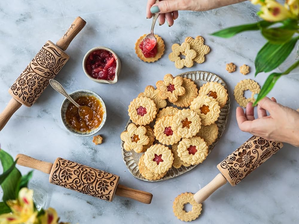 FOX Embossing Rolling Pin – Laser Engraved Dough Roller with a woodland fox and forest pattern. Perfect for cookies, pottery, and a thoughtful gift. By Algis Crafts.