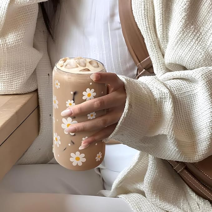 Daisy 16 Oz Can Glass Tumbler with Acrylic Lid and Straw - Iced Coffee Cups for Women, Aesthetic Glass Cup Gift for Birthday Christmas