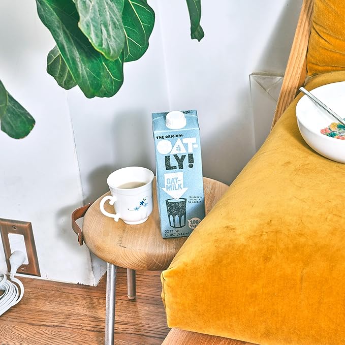 Oatly Original Oatmilk - Shelf-Stable, Creamy, Dairy-Free, Plant-Based Milk for Cereal, Smoothies, Baking & More (32 oz, 6-pack)