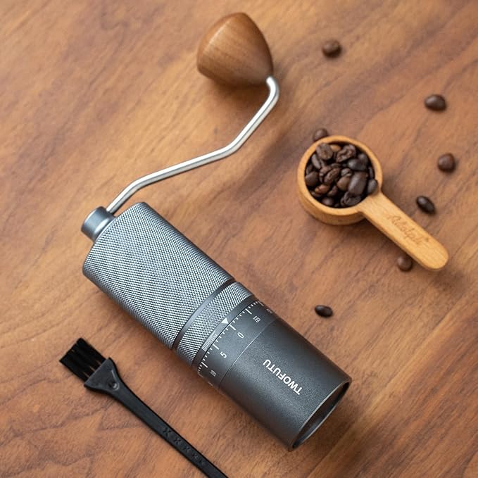 Manual Coffee Grinder With External Adjustable Stainless Steel Reticulate Pattern Hand Coffee Grinder, Suitable use for Various Places Such as Home Kitchens,Restaurants, Travel Etc. Grey.