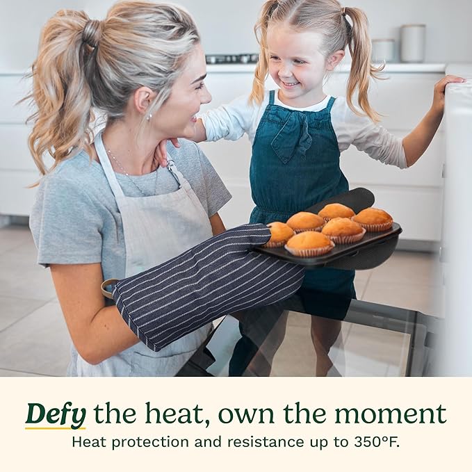 Cuisinart Heritage Kitchen Oven Mitts – Heat-Resistant Kitchen Mitts for Oven with Non-Slip Neoprene Palm, Long Cuff, and Cotton Filling – Durable Oven Gloves for Cooking, Baking, & Grilling