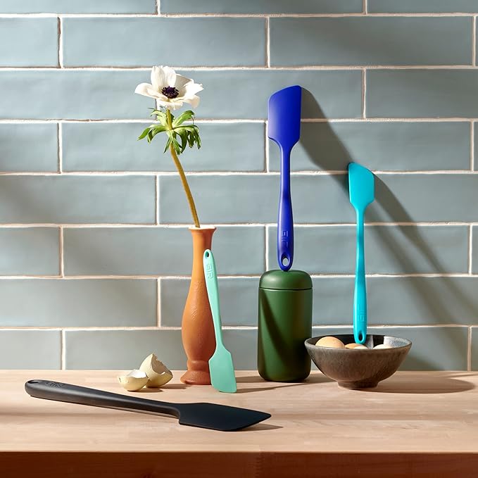 GIR: Get It Right Silicone Spatula for Cooking, Baking & Mixing - Heat-Resistant up to 425°F - Nonstick & Dishwasher Safe Cookware - BPA Free - Navy Silicone Kitchen Spatula